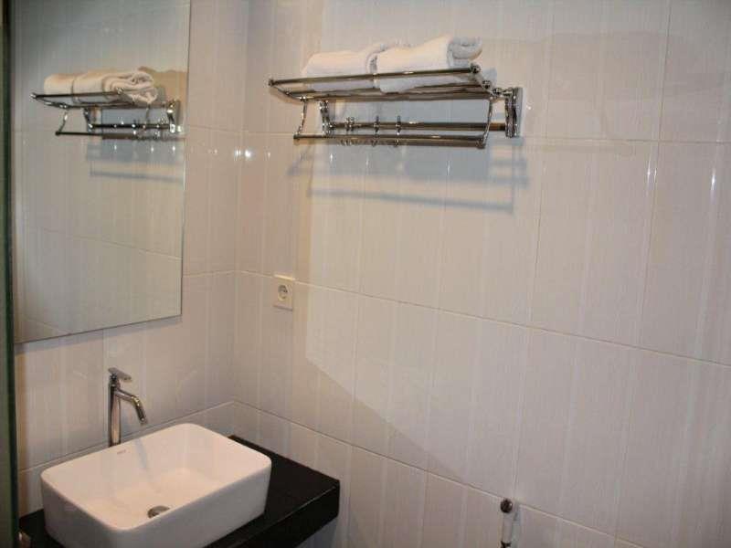 Oyo 1081 Allson City Hotel Makassar Exterior foto